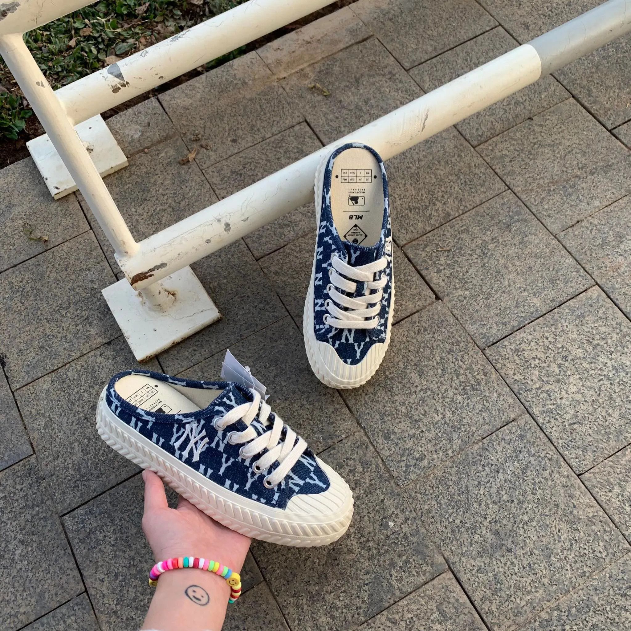 Giày MLB Playball Mule Mono Denim NewYork Yankees Mẫu Denim đẹp nhất 2022 #42 Giày MLB Playball Mule Mono Denim NewYork Yankees Mẫu Denim đẹp nhất 2022