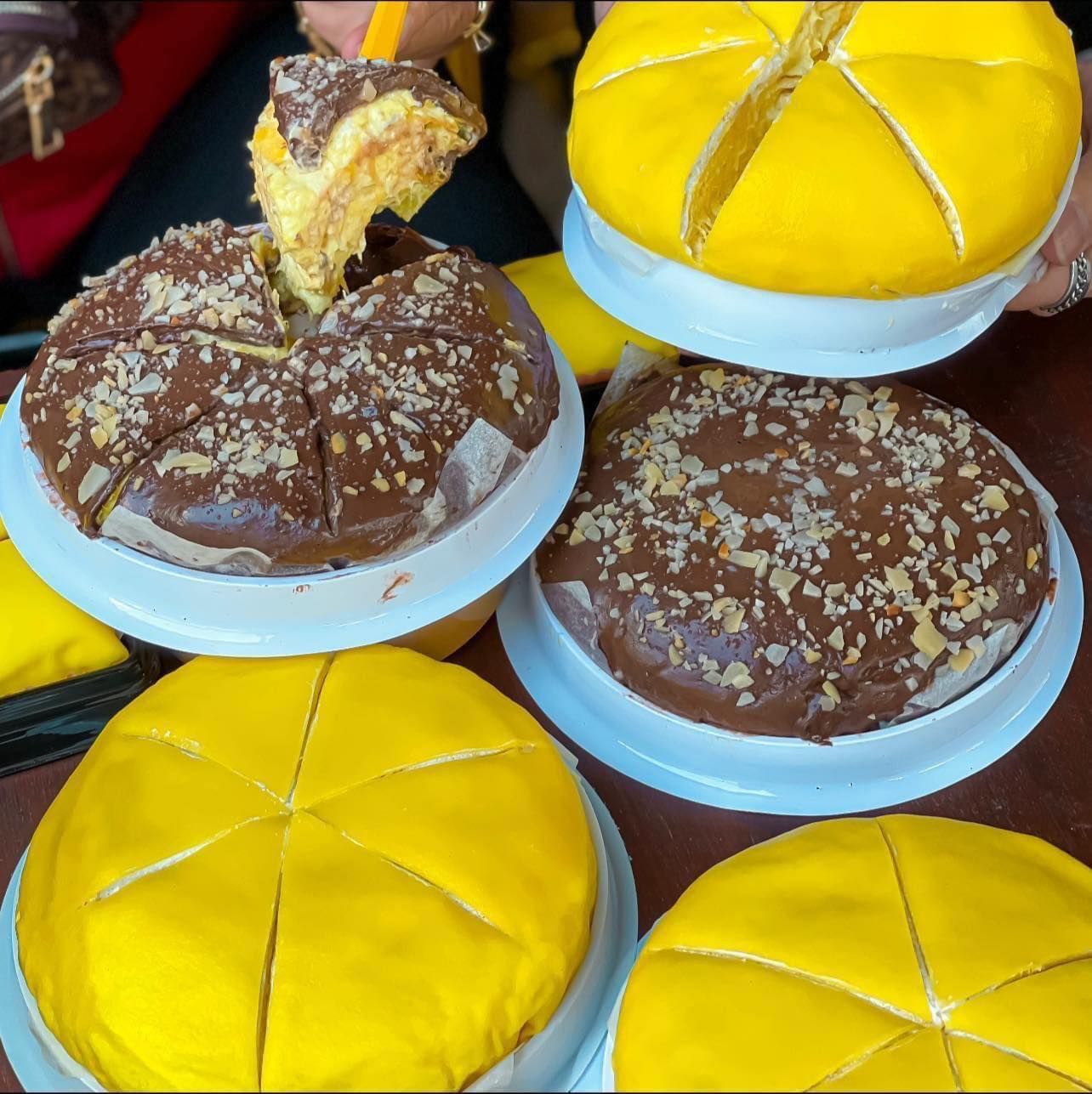  Bánh phú sĩ Chocolate hạnh nhân size 16cm - 600g 