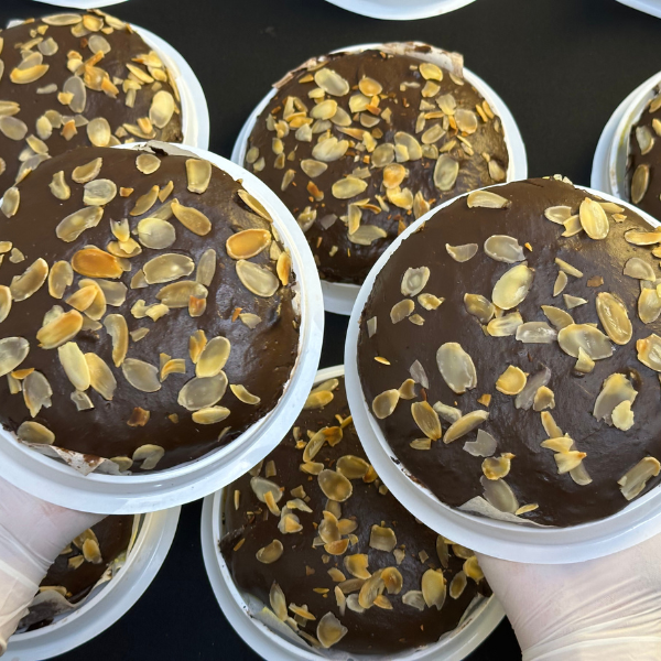  Bánh phú sĩ Chocolate hạnh nhân size 12cm - 400g 