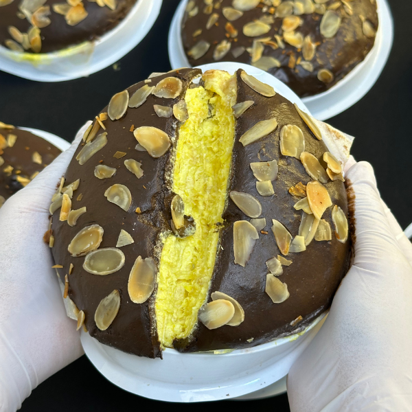  Bánh phú sĩ Chocolate hạnh nhân size 12cm - 400g 