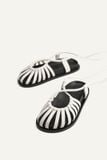  NƠM SANDALS 