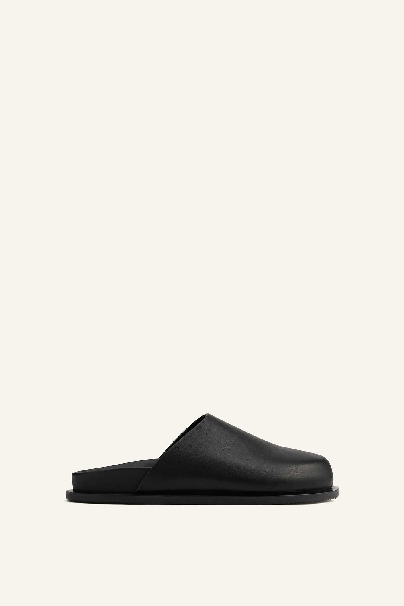 SỤC SANDALS – waa. studios SỤC SANDALS – waa. studios