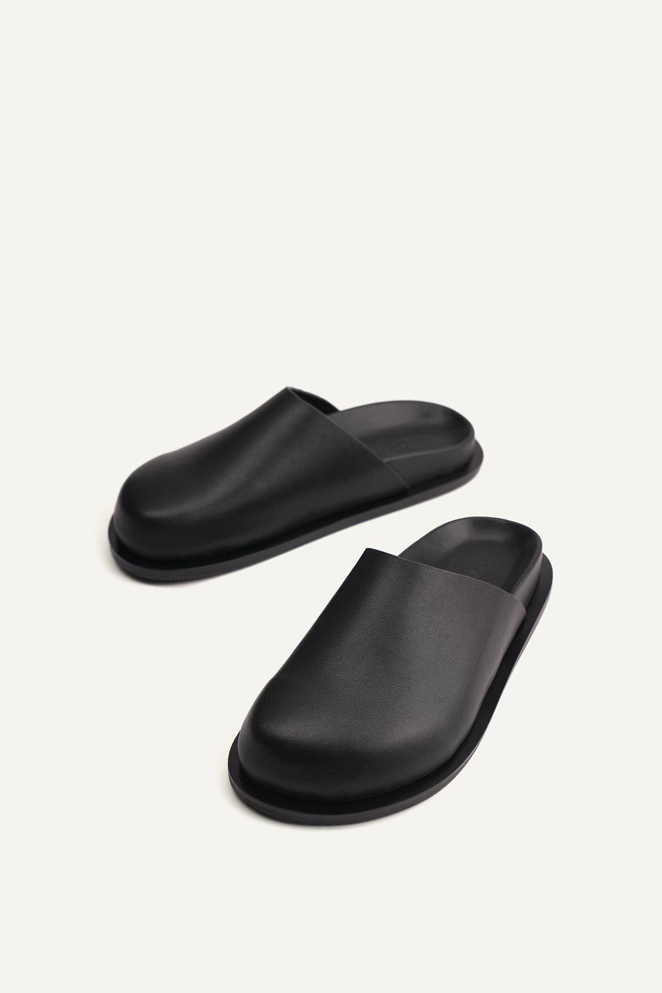 SỤC SANDALS – waa. studios SỤC SANDALS – waa. studios