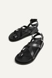  CHỎ+ SANDALS 