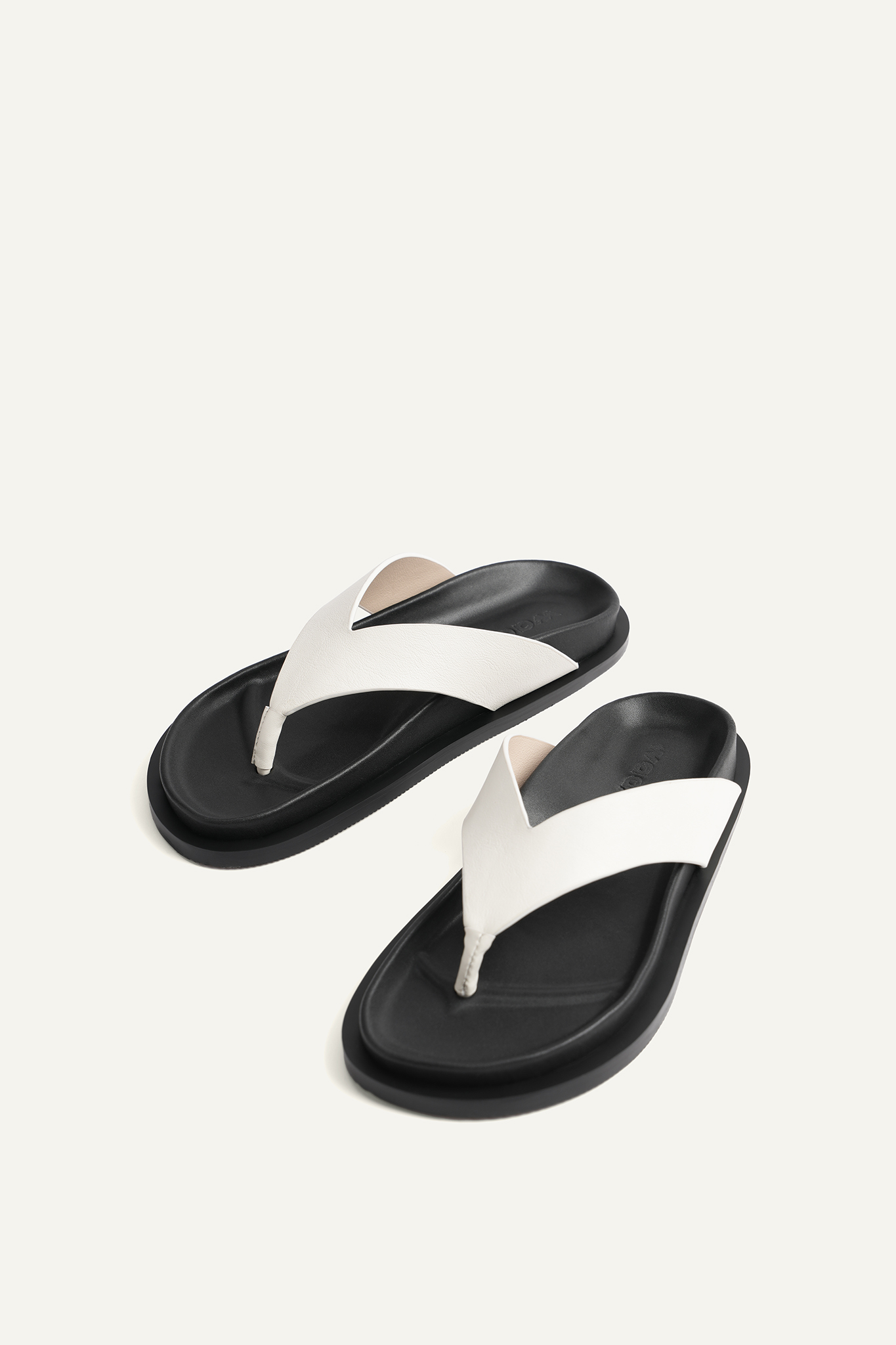 TODAYFUL Tong slide sandals ホワイト TODAYFUL トゥデイフル Leather Slide Sandals｜BORN FREE