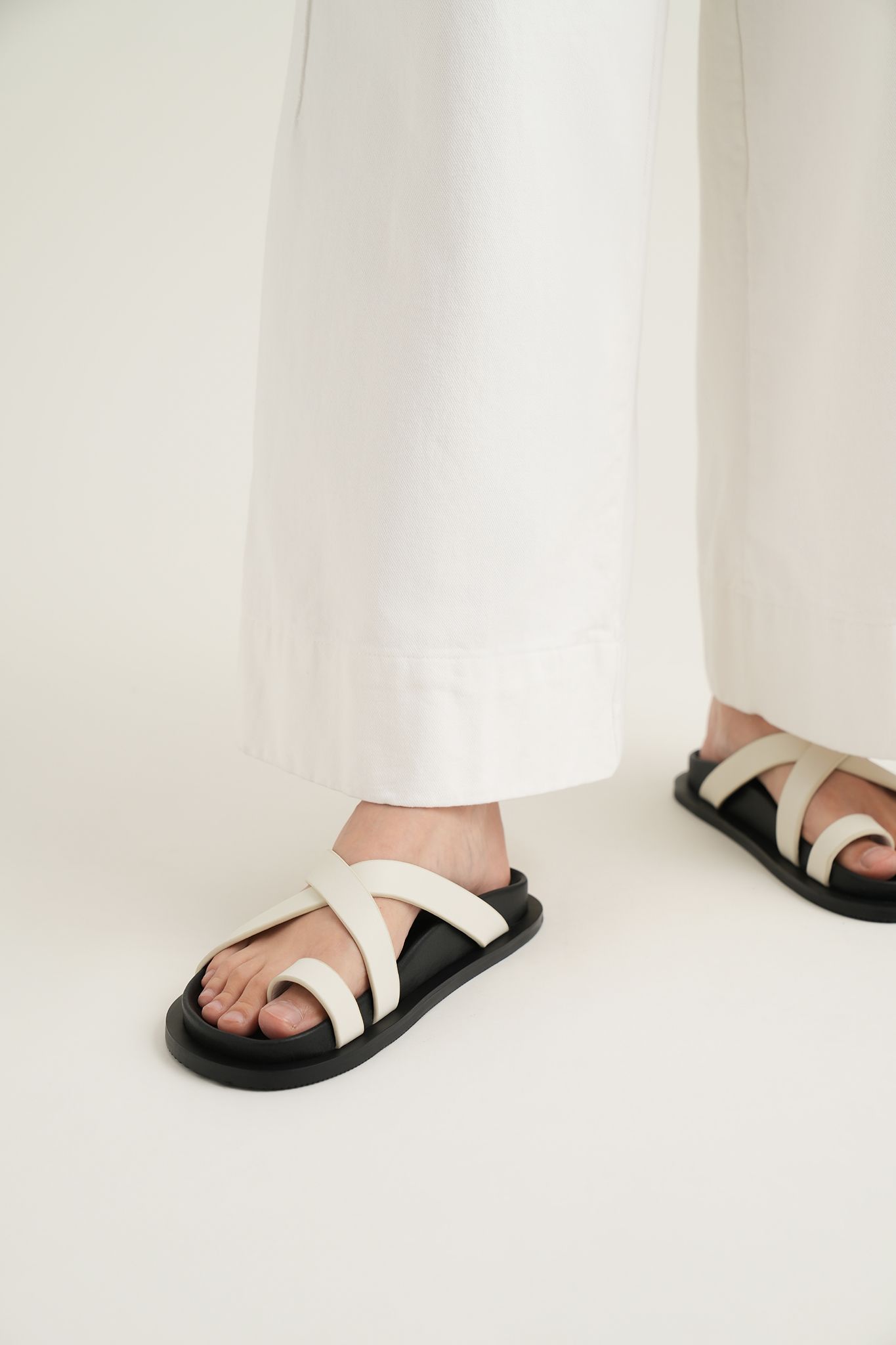  CHỎ SANDALS 