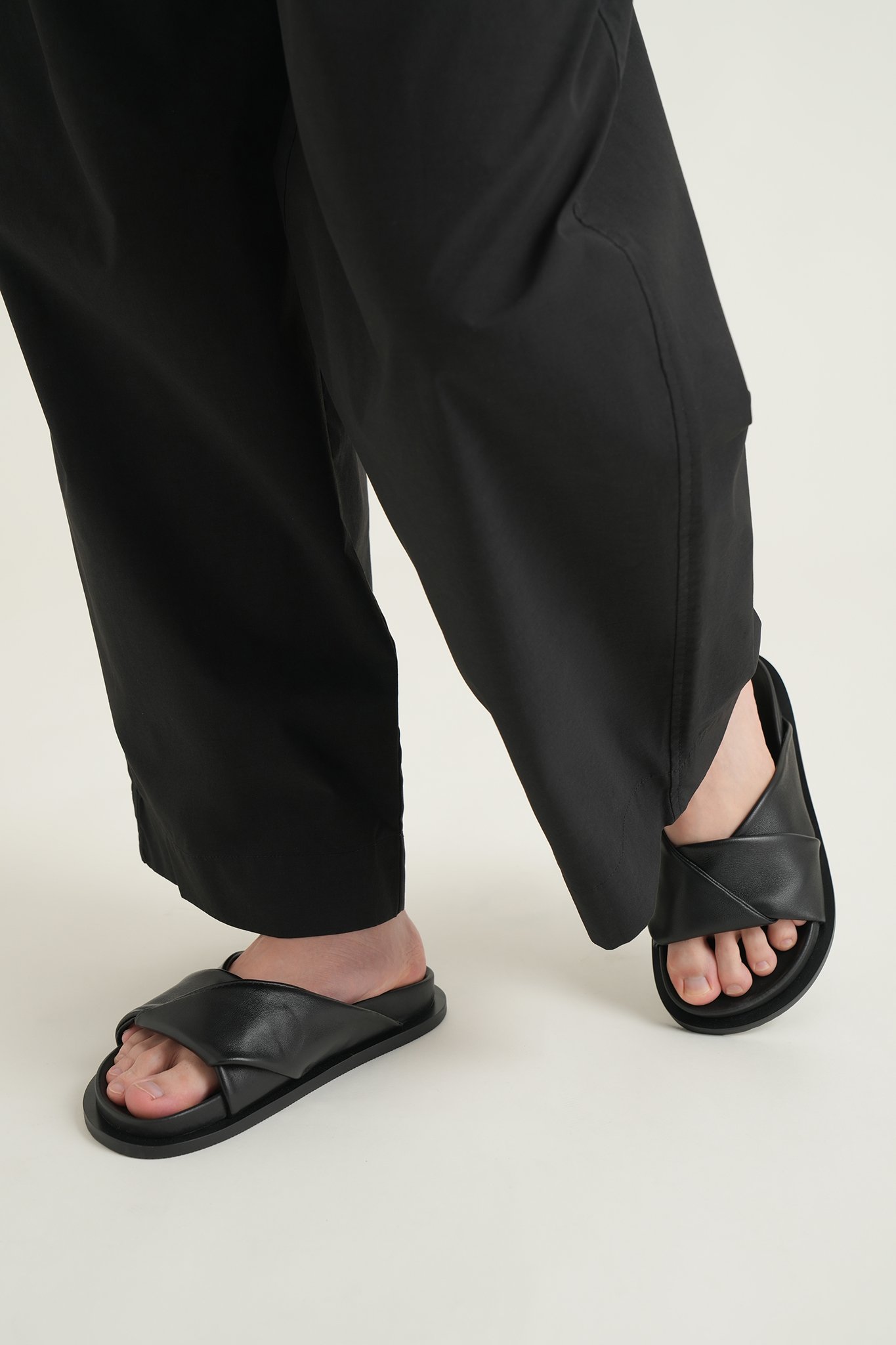 Waa. Studios Kep Leather Flip-Flops 40 (US 9) Men's Sandals