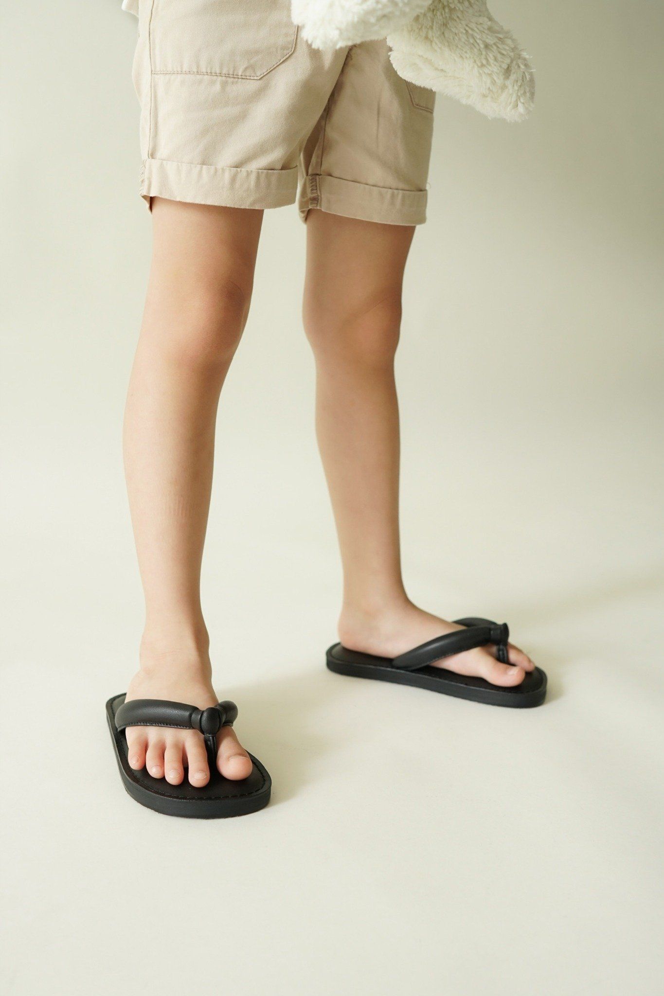 【人気商品】 KID KẸP FLIP-FLOPS studios waa. – 靴