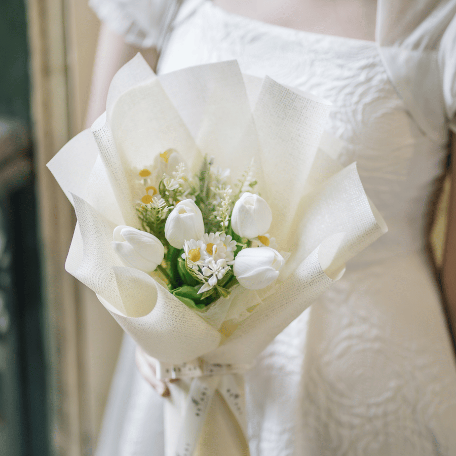  TULIP TRẮNG 5 BÔNG 