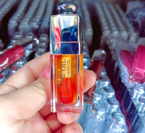 Son dưỡng mềm môi và làm môi căng mọng Dior Addict Lip Glow Oil 6ml 004.Coral