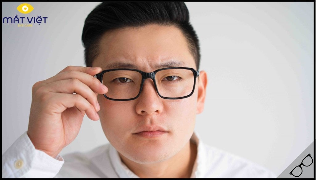 Tại sao đeo kính cận mắt bị nhỏ Tại sao đeo kính cận mắt bị nhỏ