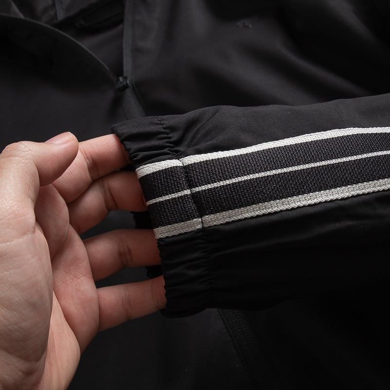  Áo khoác gió 1 lớp logo ngực EWCW010 