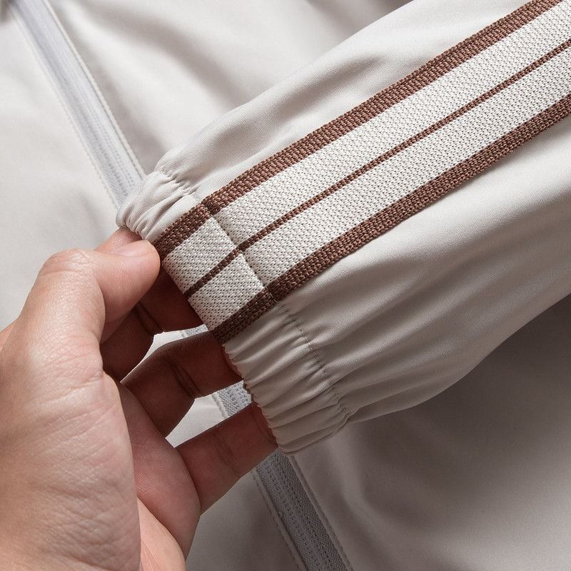  Áo khoác gió 1 lớp logo ngực EWCW010 