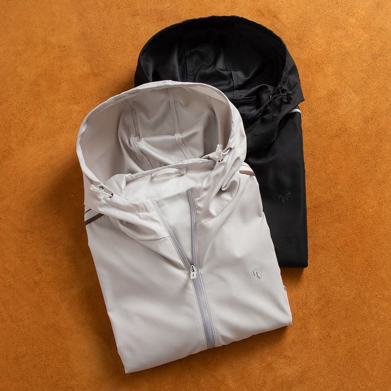  Áo khoác gió 1 lớp logo ngực EWCW010 