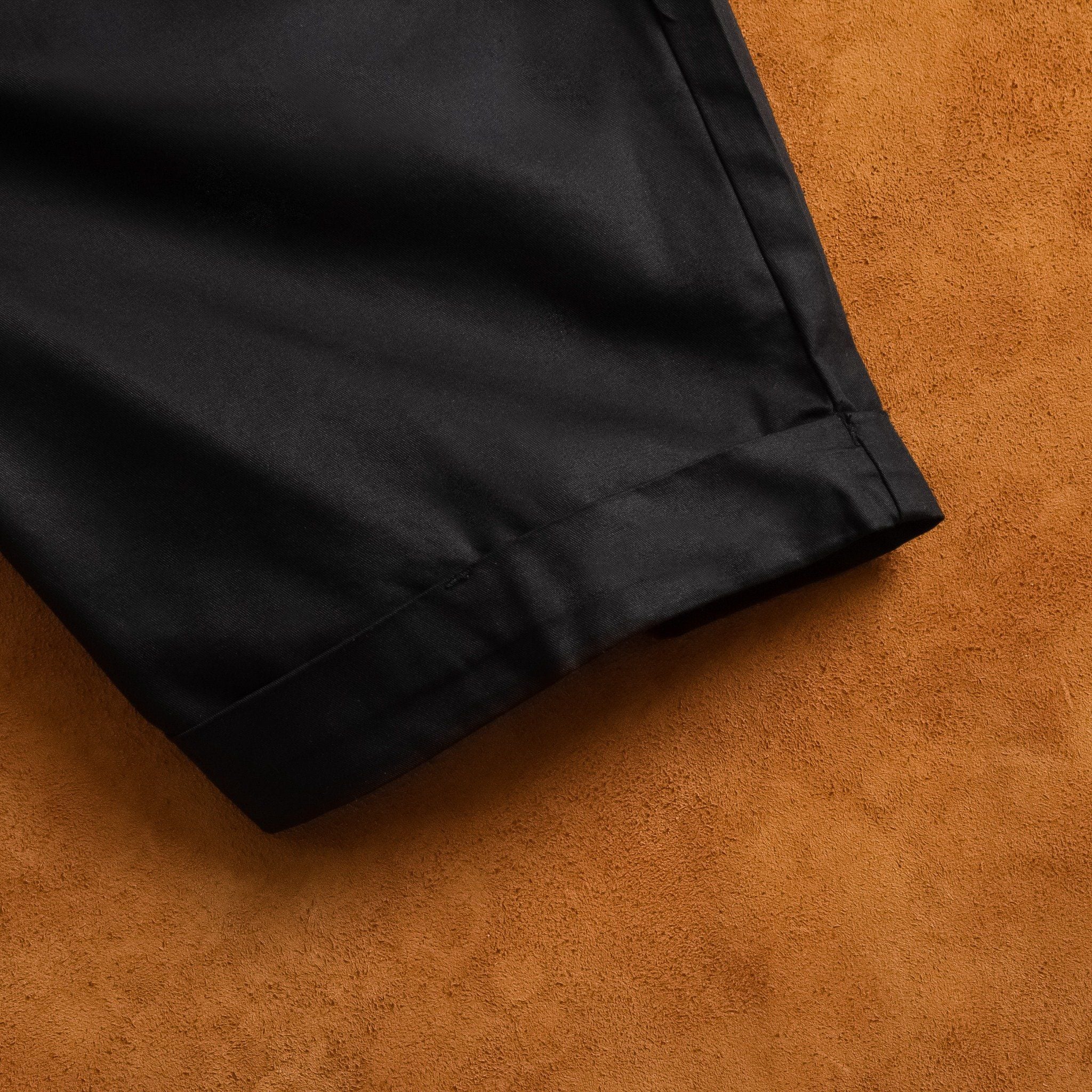  Quần short Khaki chiết eo gấu LV FSBK015 