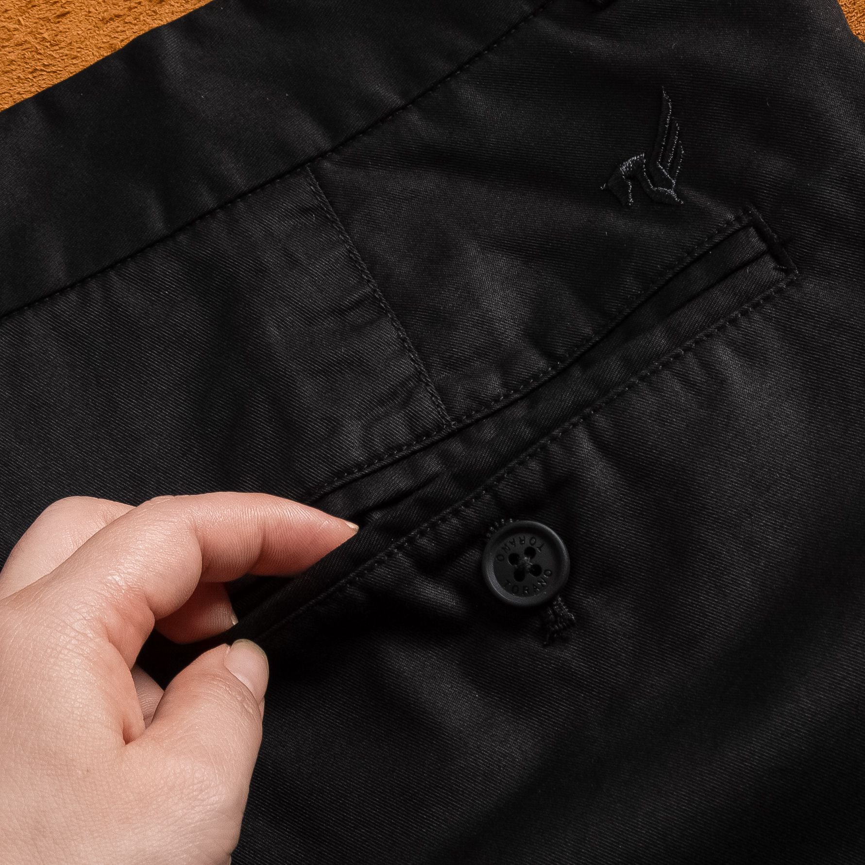  Quần short Khaki chiết eo gấu LV FSBK015 