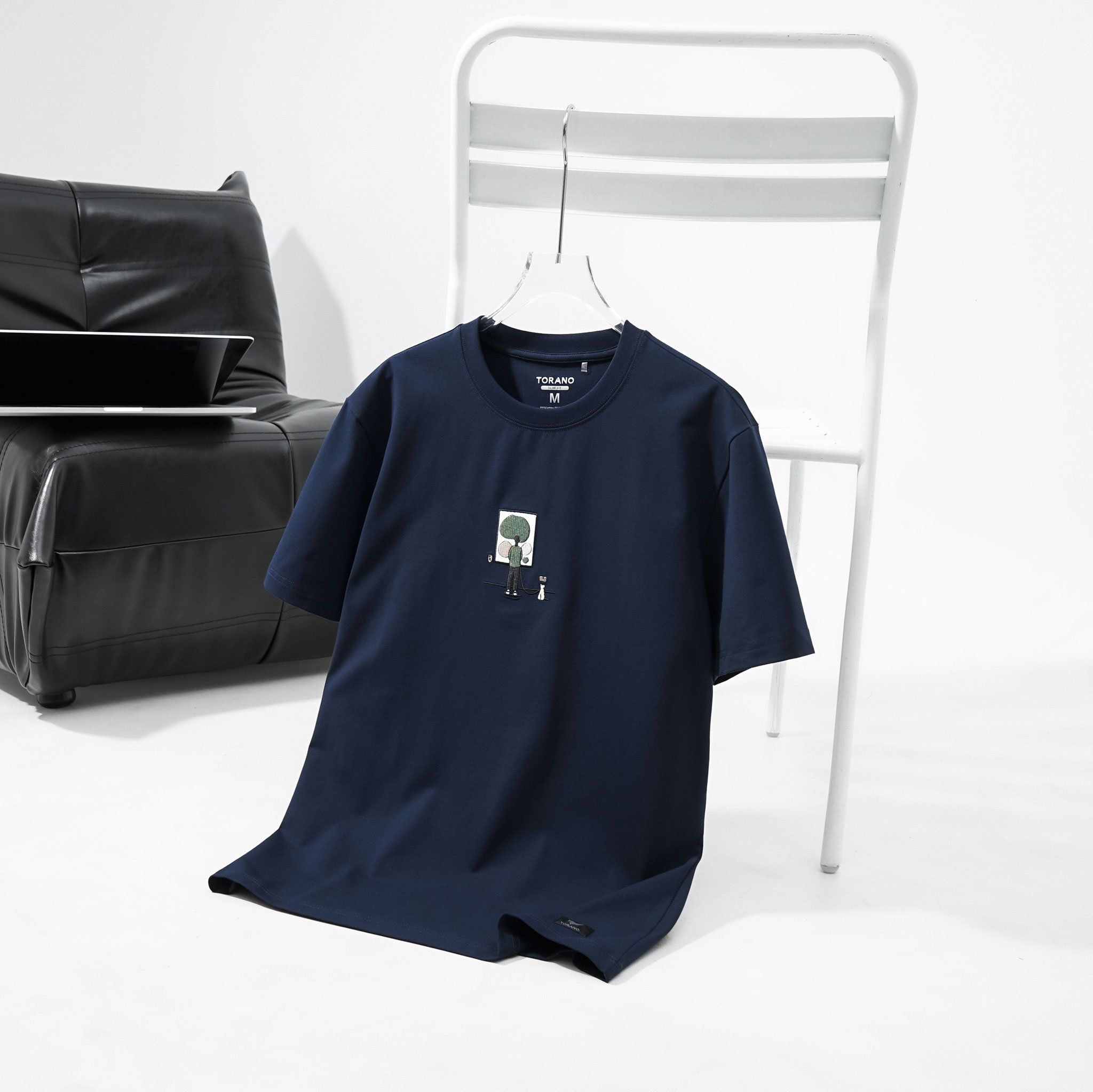  Áo T shirt họa tiết thêu ngực FSTS027 