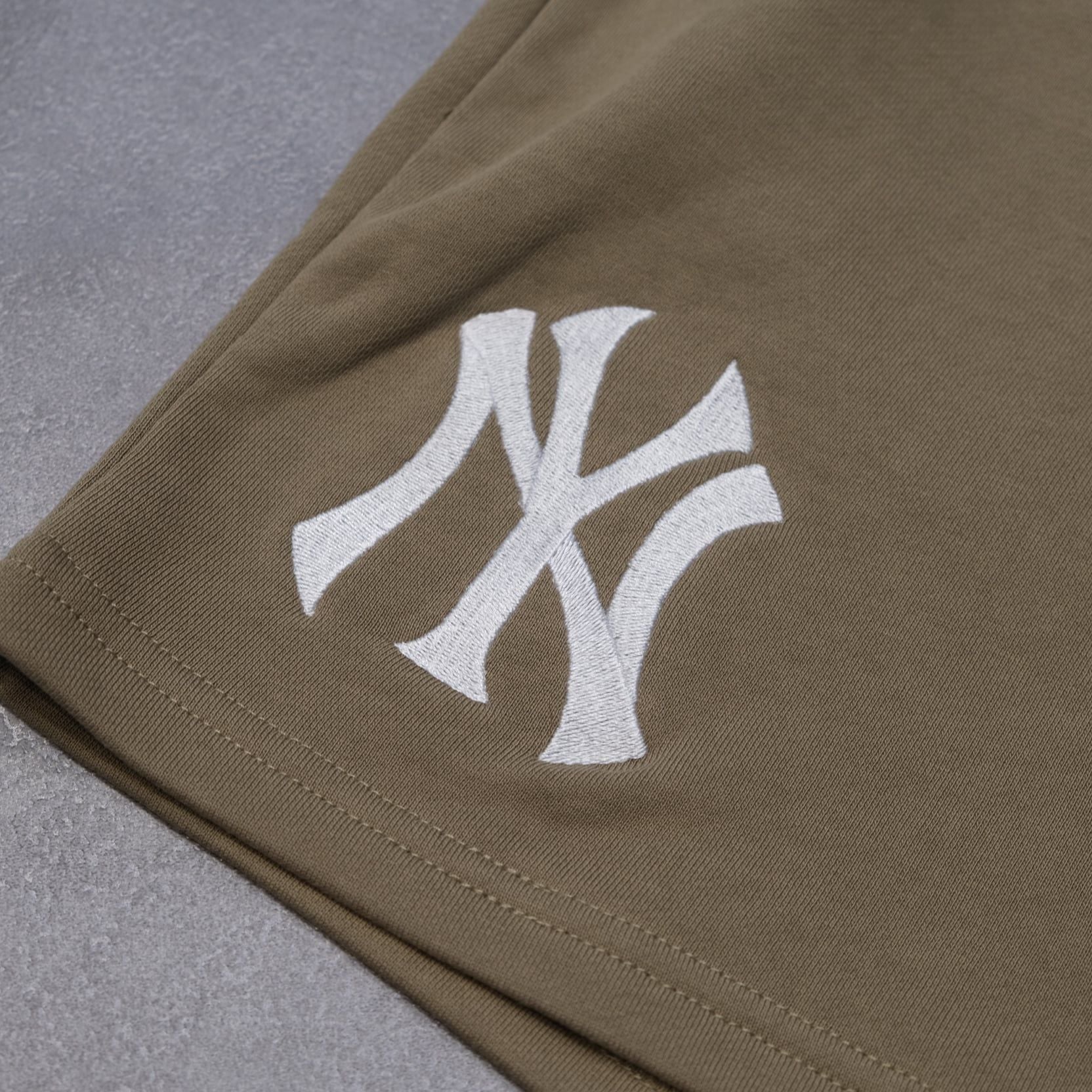  Quần Short New Era x MLB New York Yankees Nâu | 13774289 Hàng Chính Hãng 