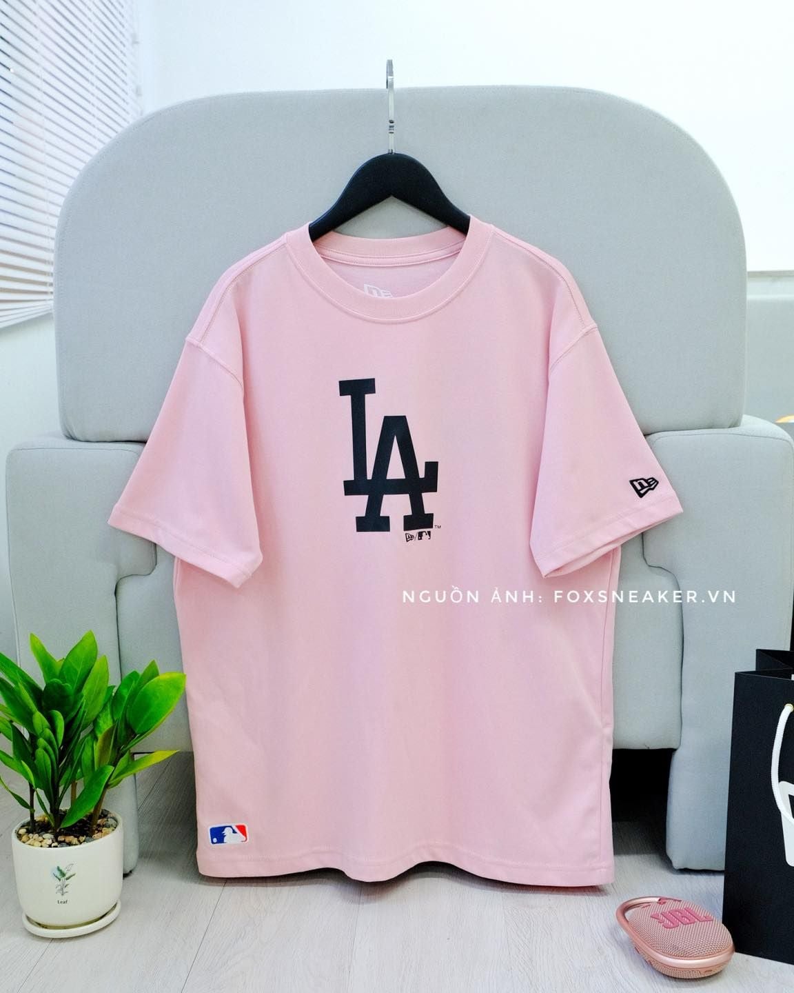  Áo Thun New Era La Hồng Logo Chữ Màu Đen I 12147609 Hàng Chính Hãng 