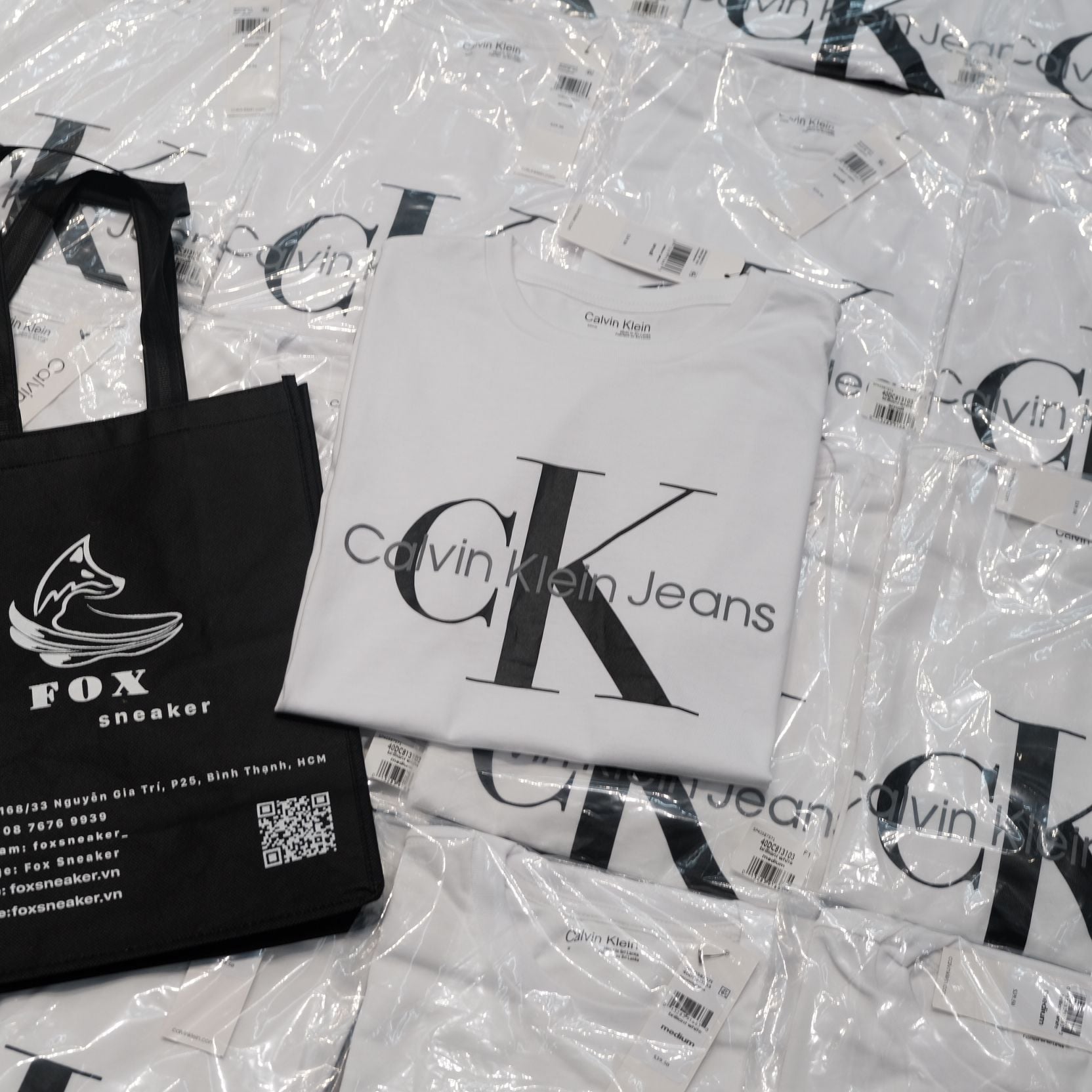  Áo Thun CK Màu Trắng | 40DC813 Hàng Chính Hãng 