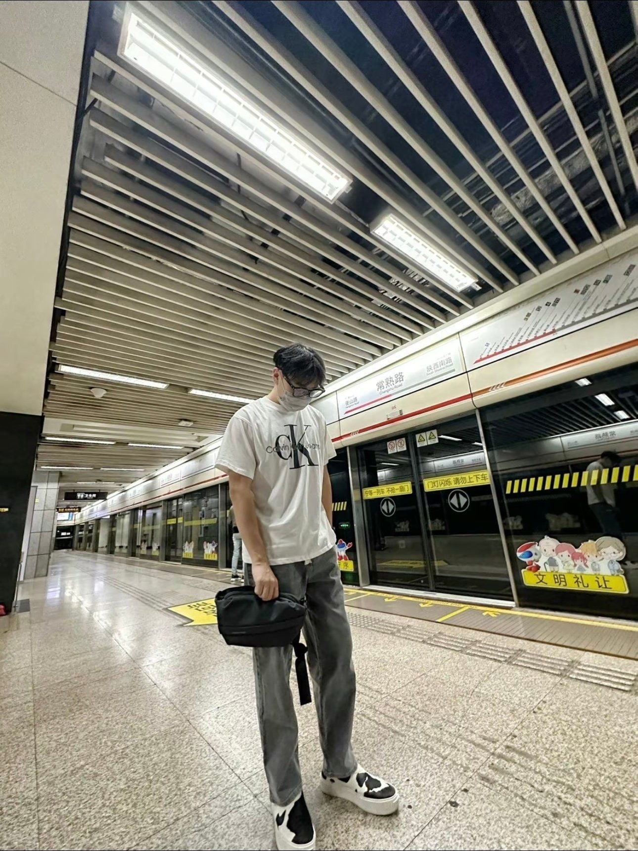  Áo Thun CK Màu Trắng | 40DC813 Hàng Chính Hãng 