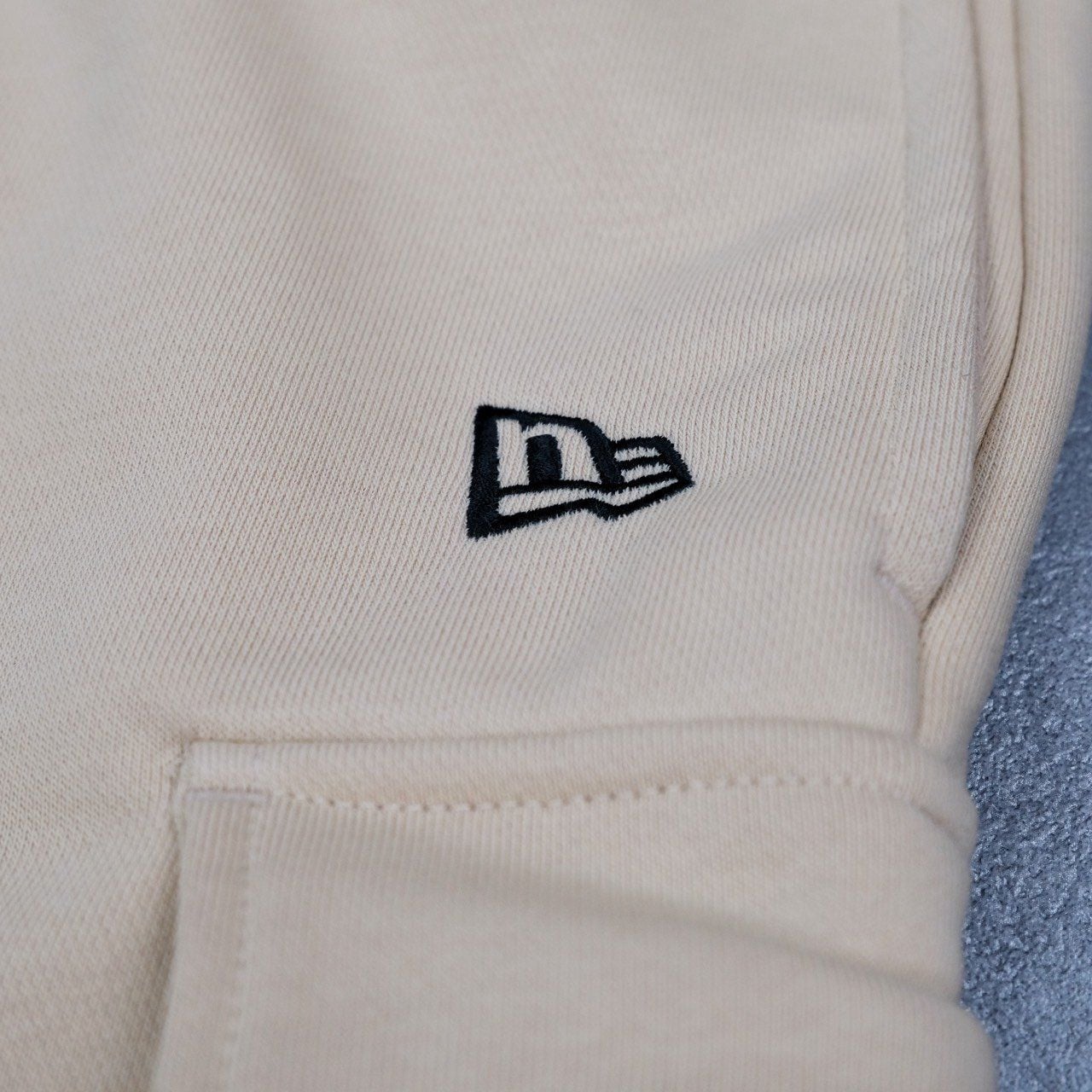  Quần Short New Era Essentials Cargo Omlblk 60332273 Hàng Chính Hãng 