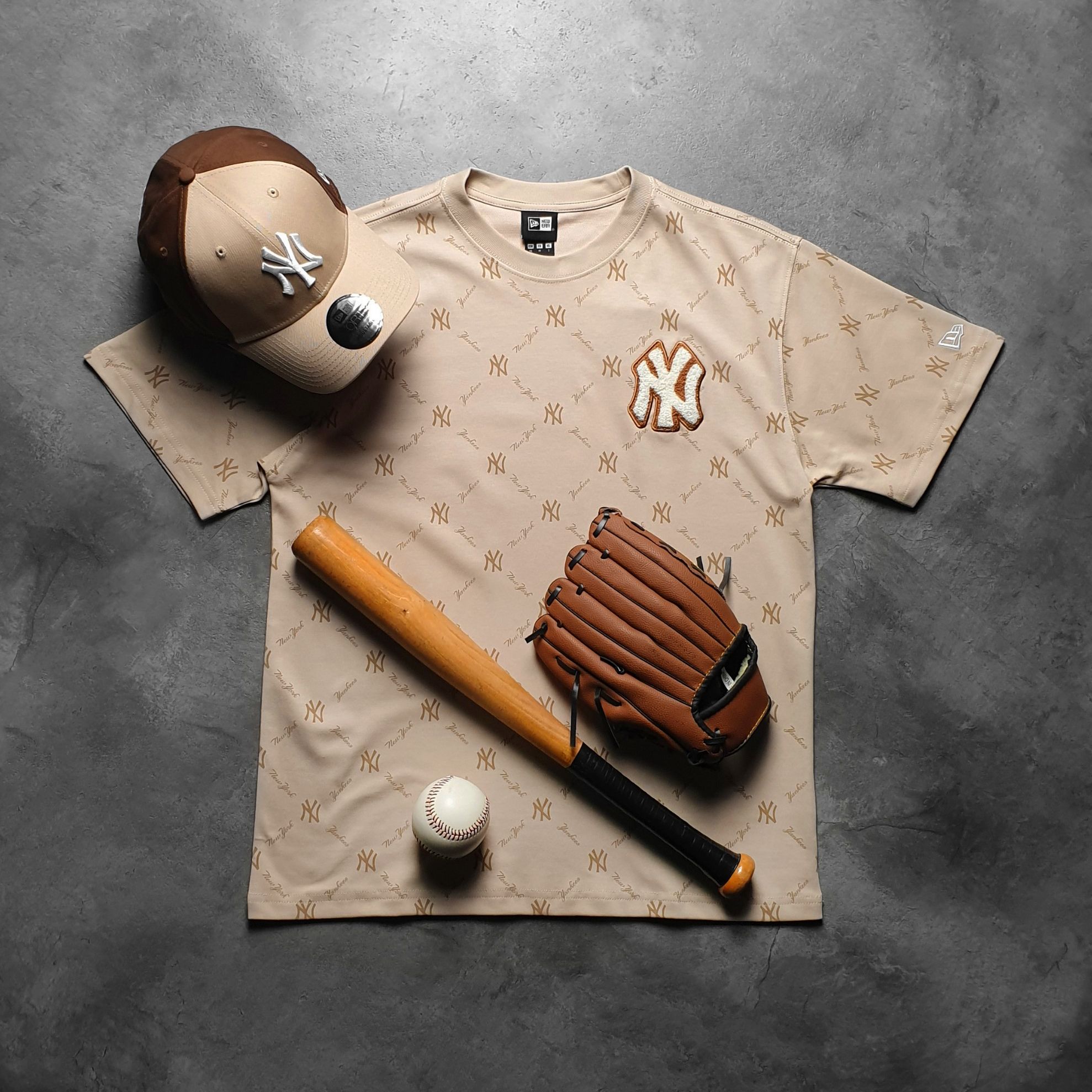  SALE - Áo Thun New Era Monogram New York Yankees Nâu 19500182 