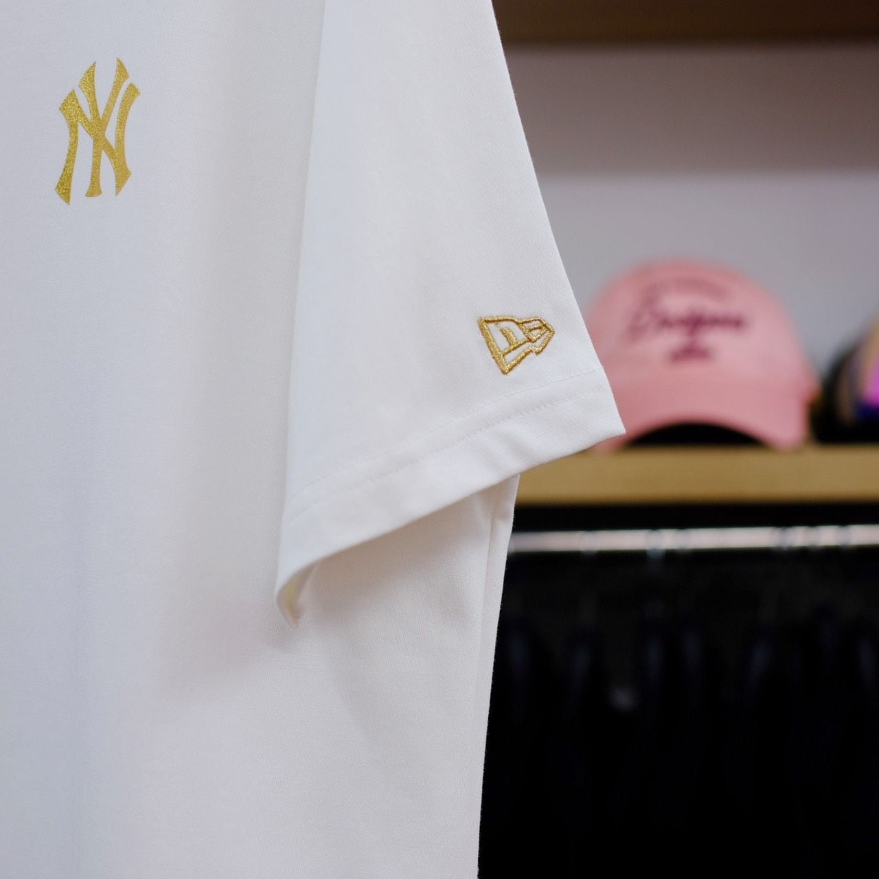  SALE - Áo Thun New Era X MLB Ny Trắng Viền Gold | 12360541 Chính Hãng 
