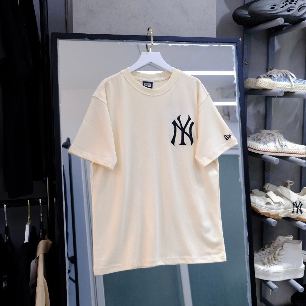  SALE - Áo Thun New Era Hình Thoi Màu Kem I 122046145 Hàng Chính Hãng 