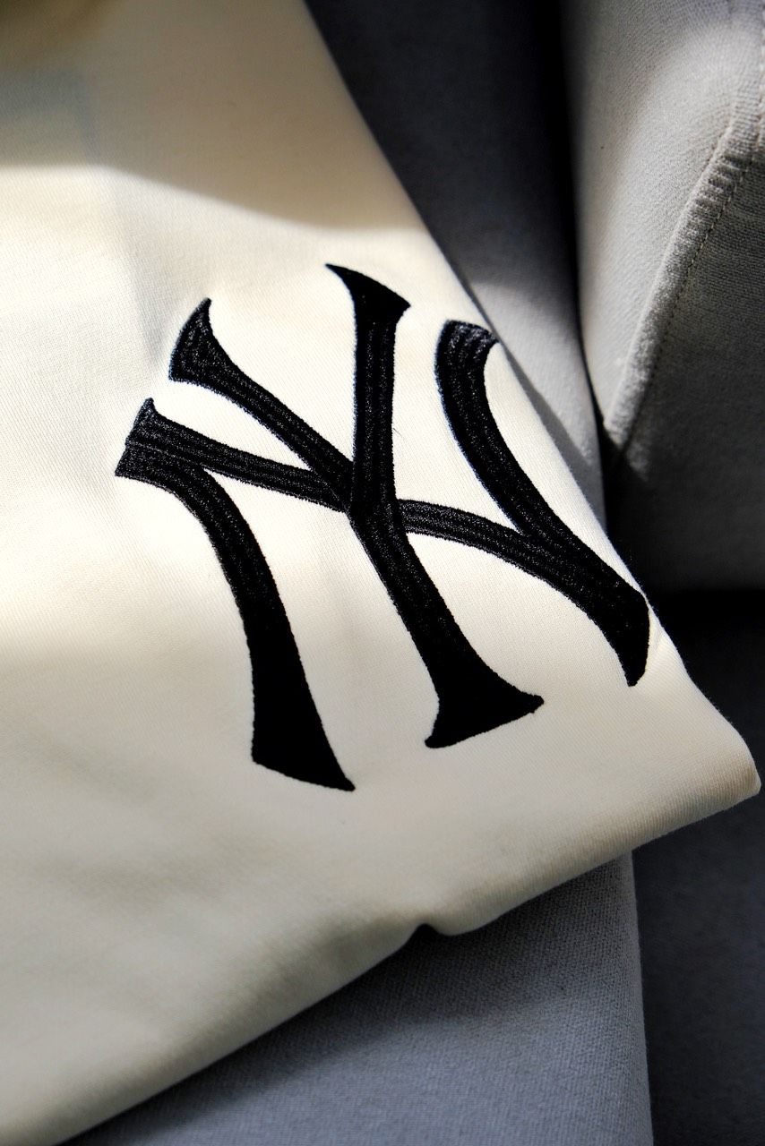  SALE - Áo Thun New Era Hình Thoi Màu Kem I 122046145 Hàng Chính Hãng 