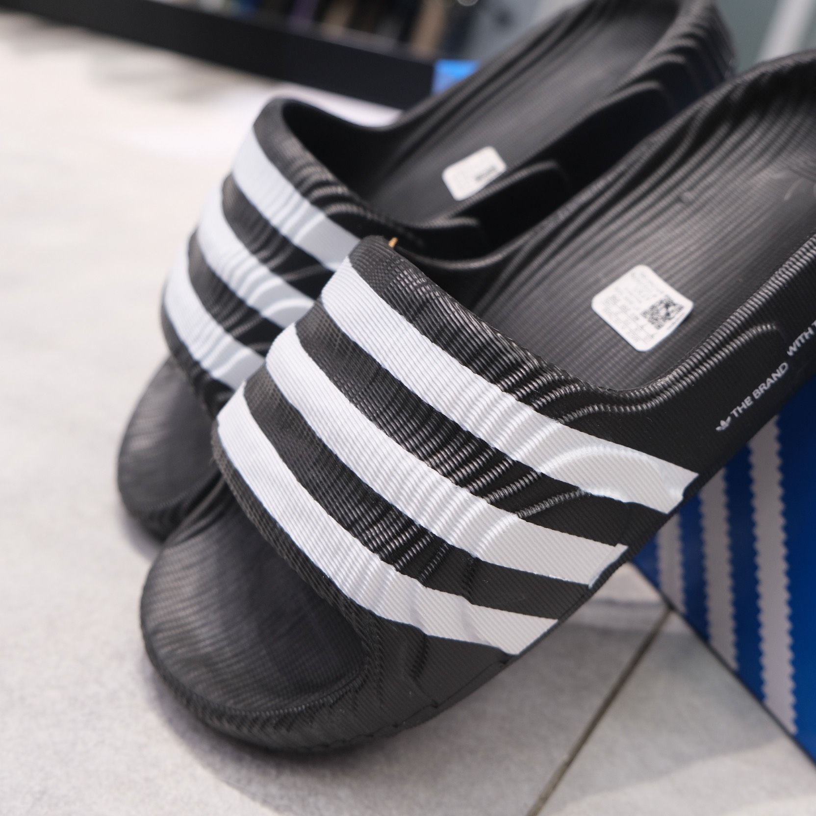  Dép Adidas Adilette22 Màu Đen Sọc Trắng | IF3670 Hàng Chính Hãng 