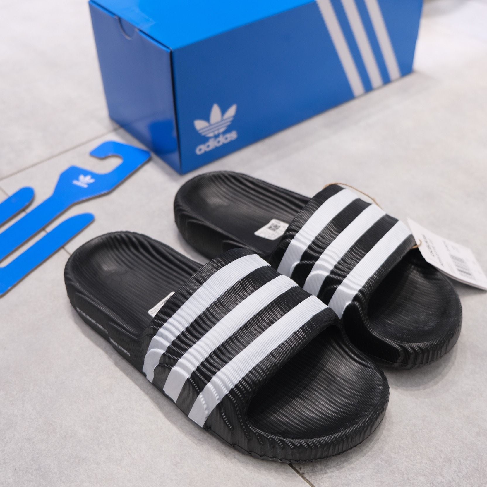  Dép Adidas Adilette22 Màu Đen Sọc Trắng | IF3670 Hàng Chính Hãng 