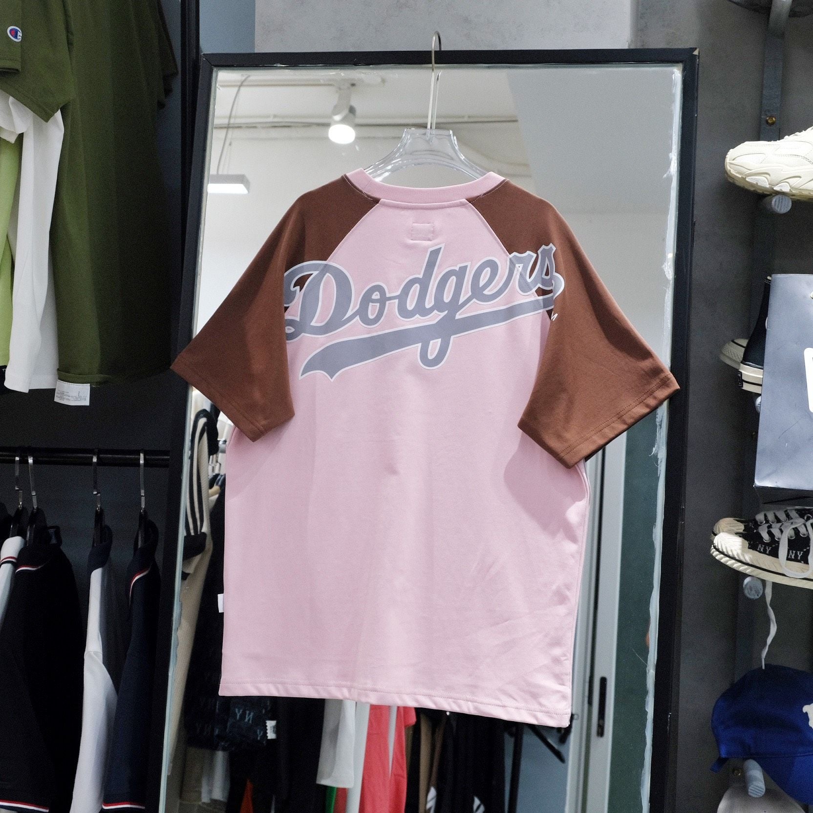  SALE - Áo Thun New Era La Hồng Tay Nâu I 14385045 Hàng Chính Hãng 