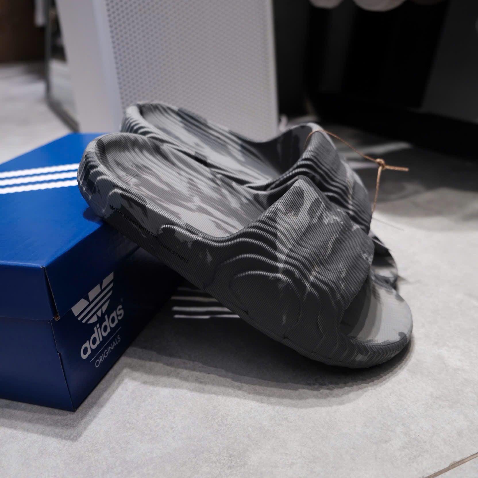  Dép Adidas Adilette22 Màu Xám Xi Măng Loang | Code: IE7760 Hàng Chính Hãng 