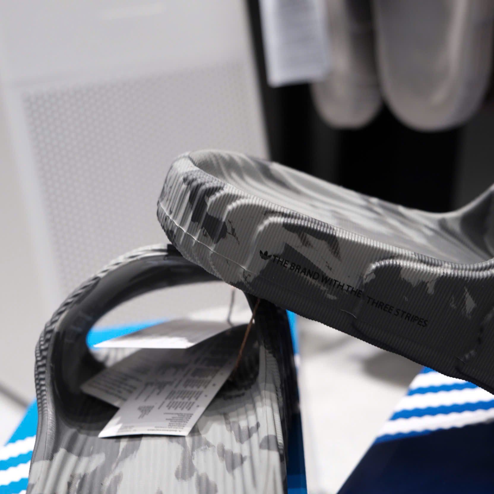  Dép Adidas Adilette22 Màu Xám Xi Măng Loang | Code: IE7760 Hàng Chính Hãng 