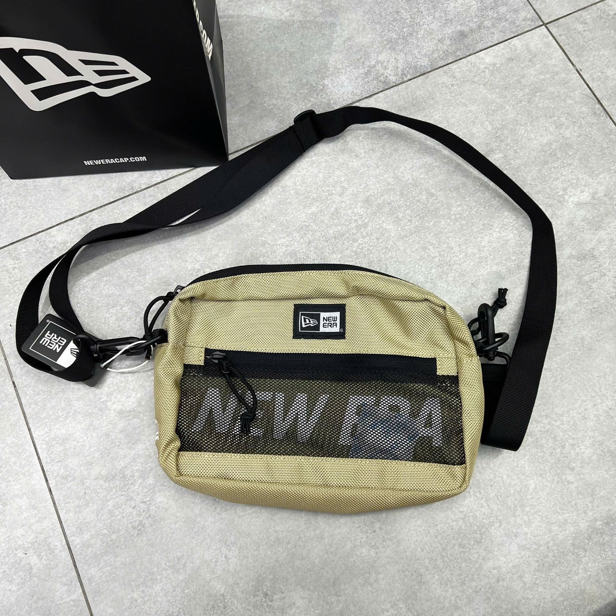  Túi New Era Shoulder Pouch Bag Màu Vàng Chính Hãng | Fox Sneaker 
