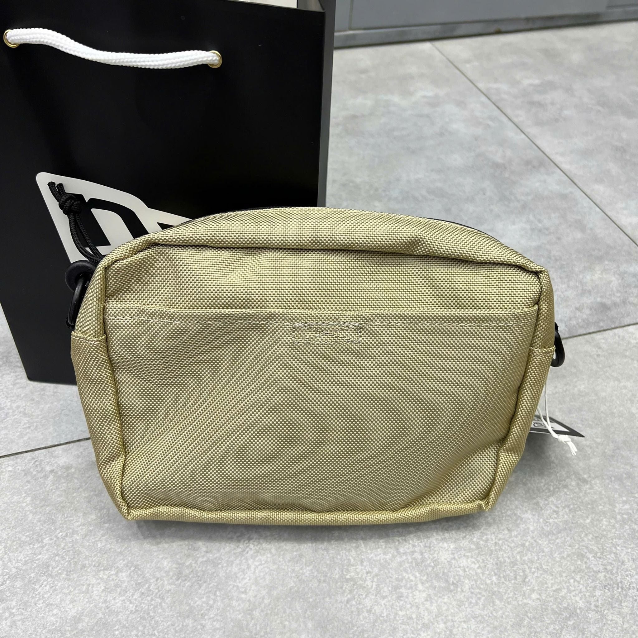  Túi New Era Shoulder Pouch Bag Màu Vàng Chính Hãng | Fox Sneaker 