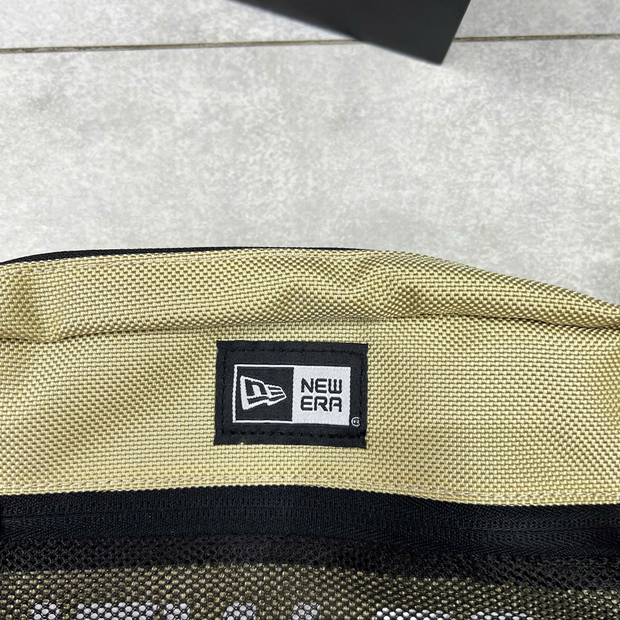  Túi New Era Shoulder Pouch Bag Màu Vàng Chính Hãng | Fox Sneaker 