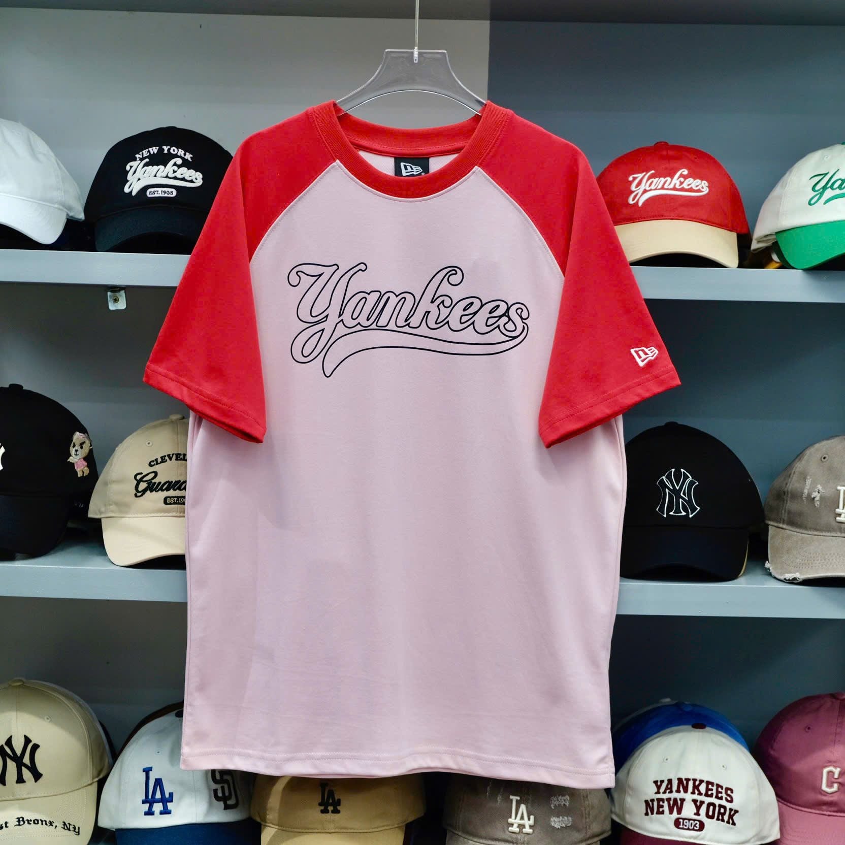  SALE - Áo Thun New Era Yankees Hồng Tay Đỏ Hàng Chính Hãng | 12554687 