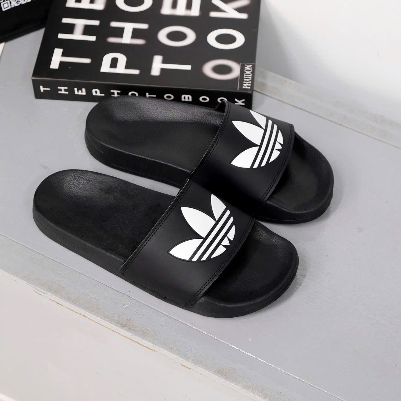  Dép Adidas Cỏ 3 Lá Màu Đen Hàng Chính Hãng CODE: FU8298 