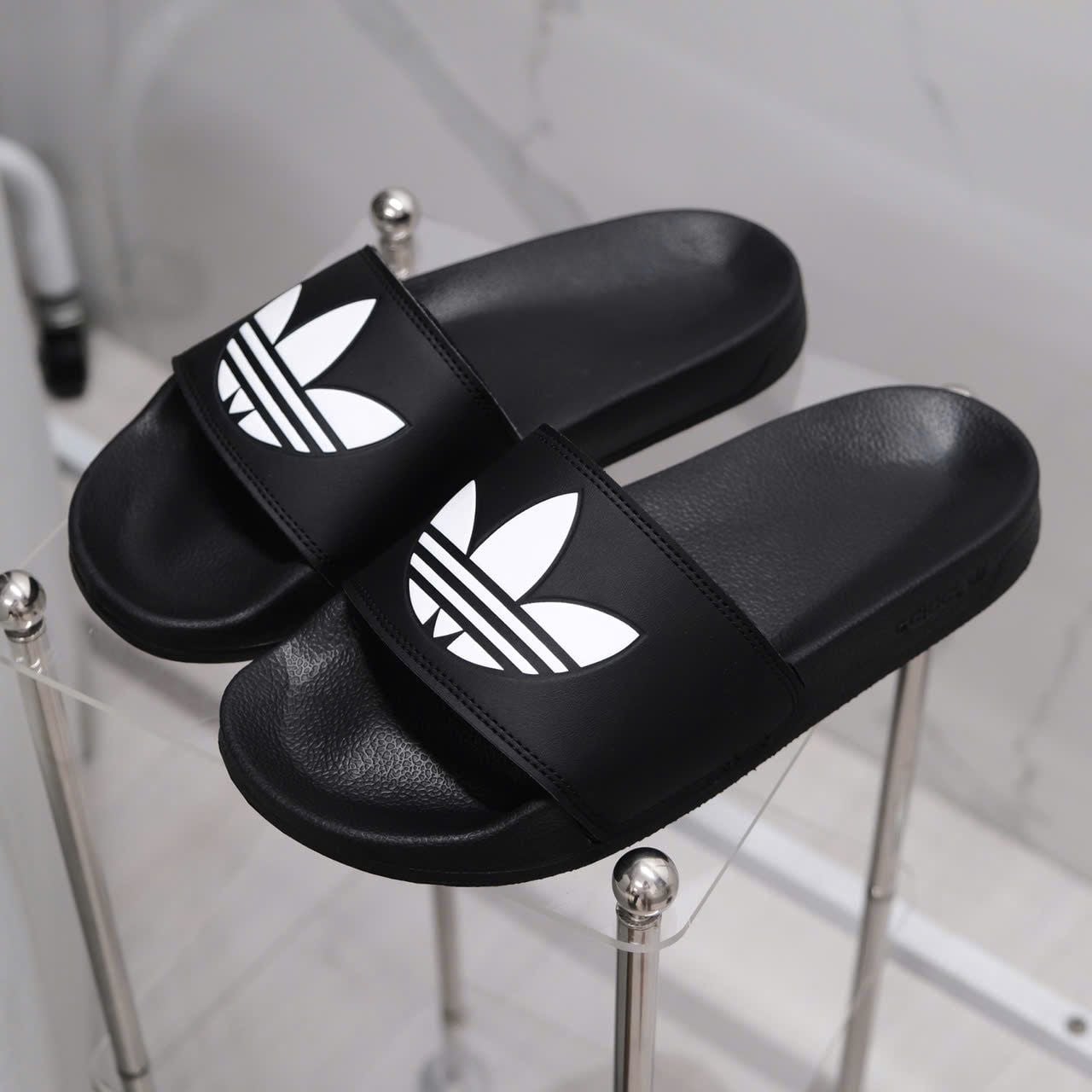  Dép Adidas Cỏ 3 Lá Màu Đen Hàng Chính Hãng CODE: FU8298 