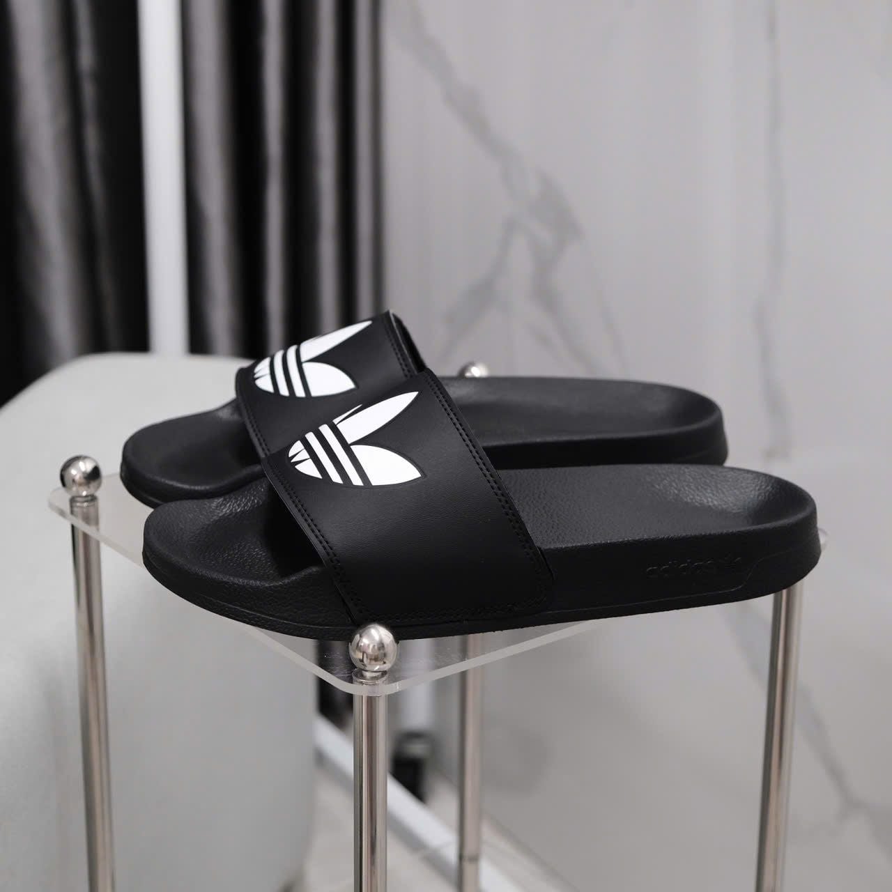  Dép Adidas Cỏ 3 Lá Màu Đen Hàng Chính Hãng CODE: FU8298 