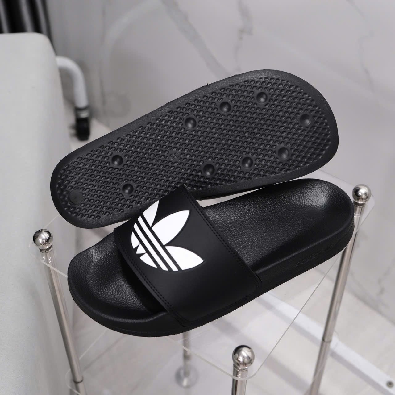  Dép Adidas Cỏ 3 Lá Màu Đen Hàng Chính Hãng CODE: FU8298 