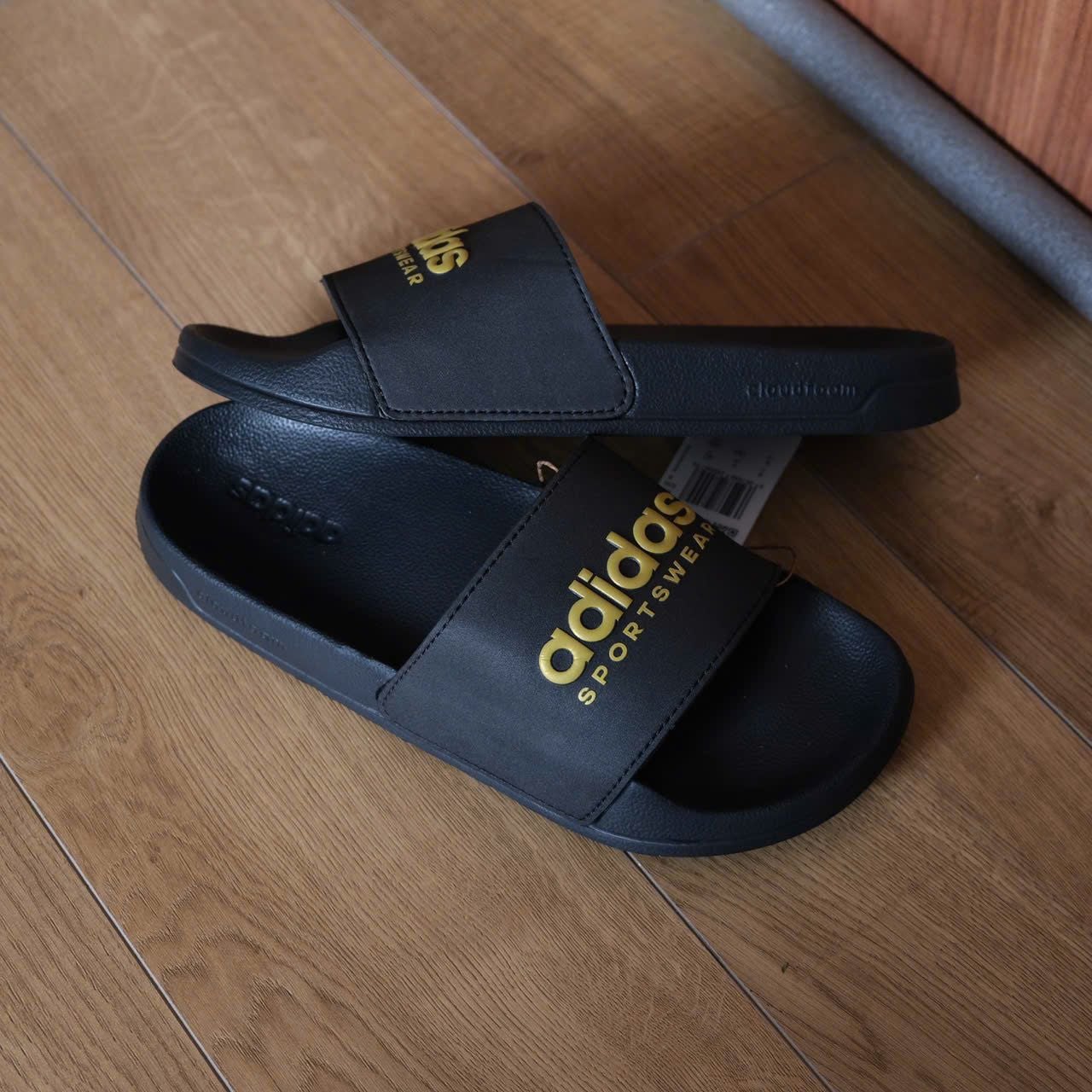  Dép Adidas Adilette Đen Chữ Vàng Hàng Chính Hãng II0018 