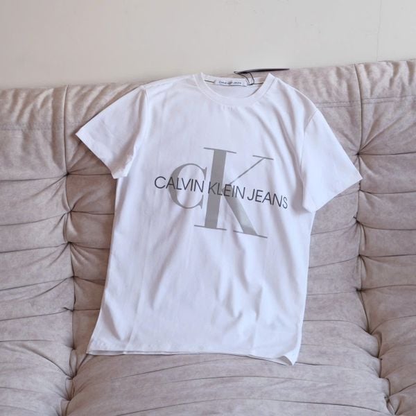  Áo Thun CK Basic Màu Trắng Slim Fit Logo Phản Quang Hàng Chính Hãng 