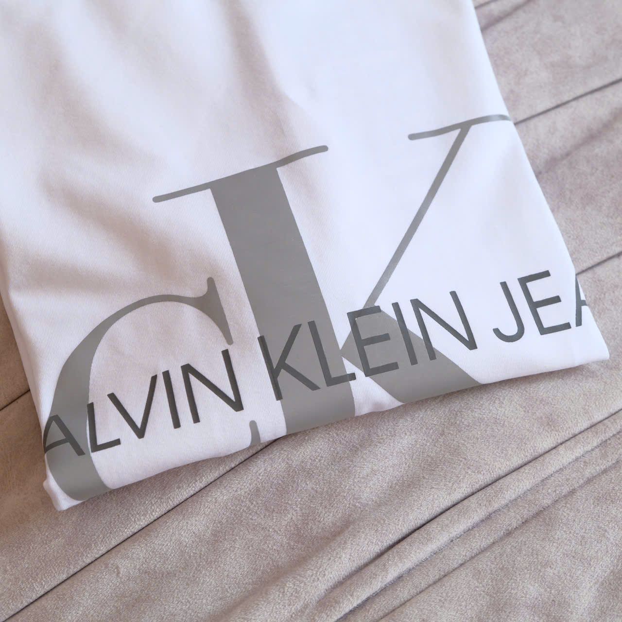  Áo Thun CK Basic Màu Trắng Slim Fit Logo Phản Quang Hàng Chính Hãng 