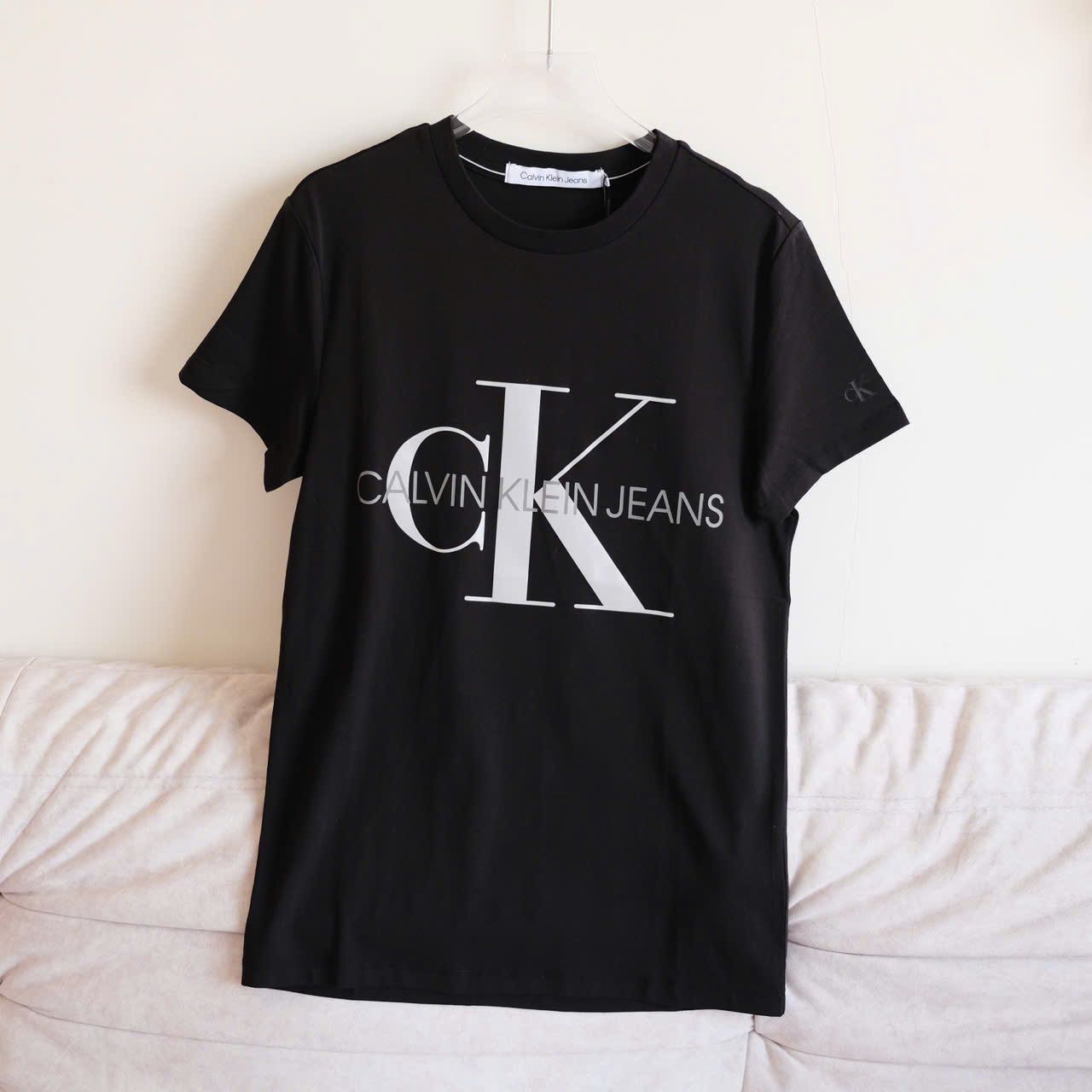  Áo Thun CK Màu Đen Slim Fit Logo Phản Quang Hàng Chính Hãng 