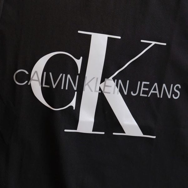  Áo Thun CK Màu Đen Slim Fit Logo Phản Quang Hàng Chính Hãng 