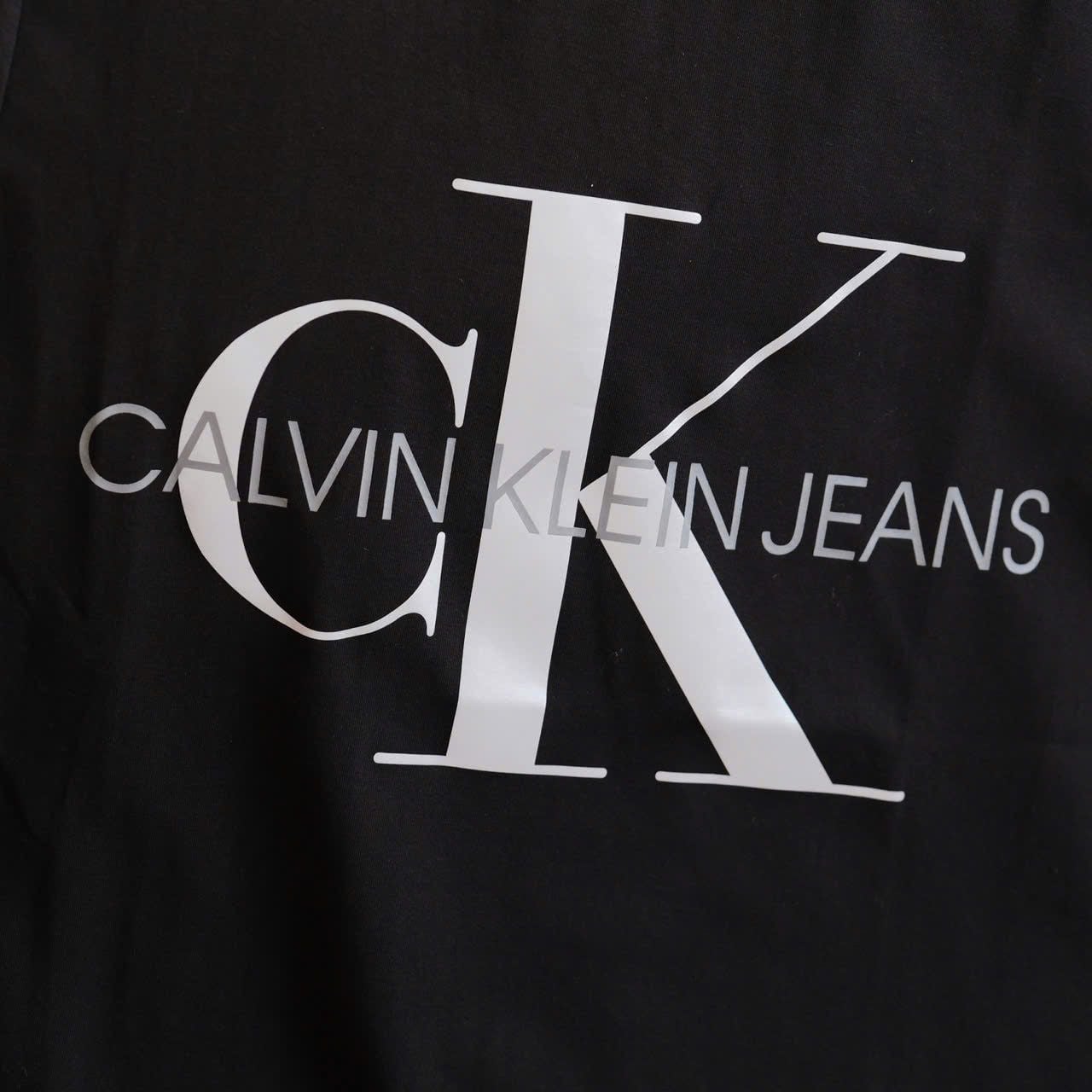  Áo Thun CK Màu Đen Slim Fit Logo Phản Quang Hàng Chính Hãng 