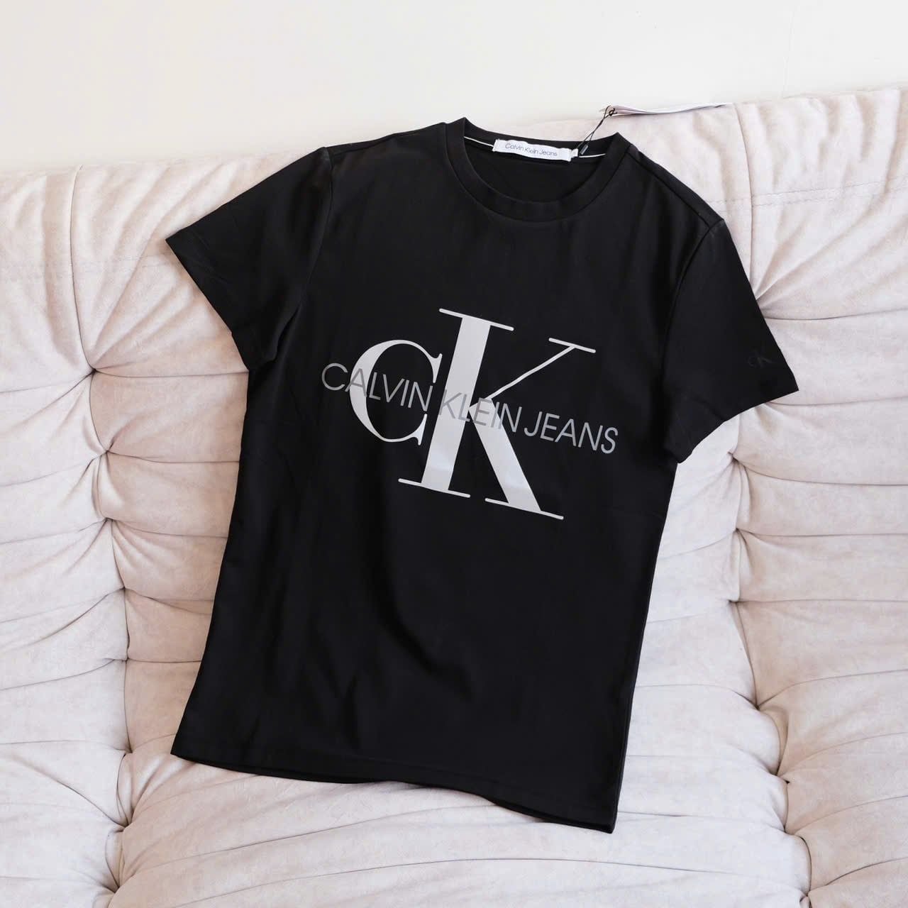  Áo Thun CK Màu Đen Slim Fit Logo Phản Quang Hàng Chính Hãng 